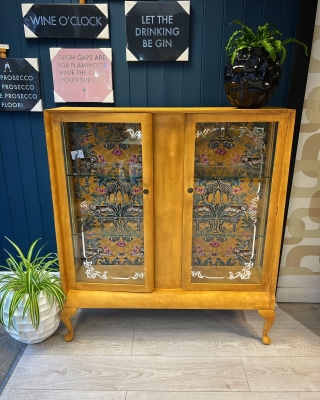 ARLES SAFARI DISPLAY CABINET