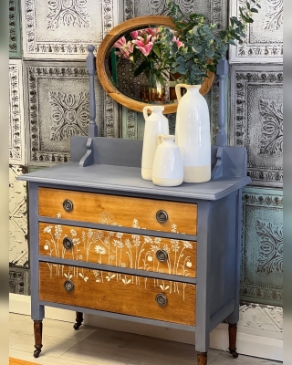 COUNTRY CHIC DRAWERS AND MIRROR