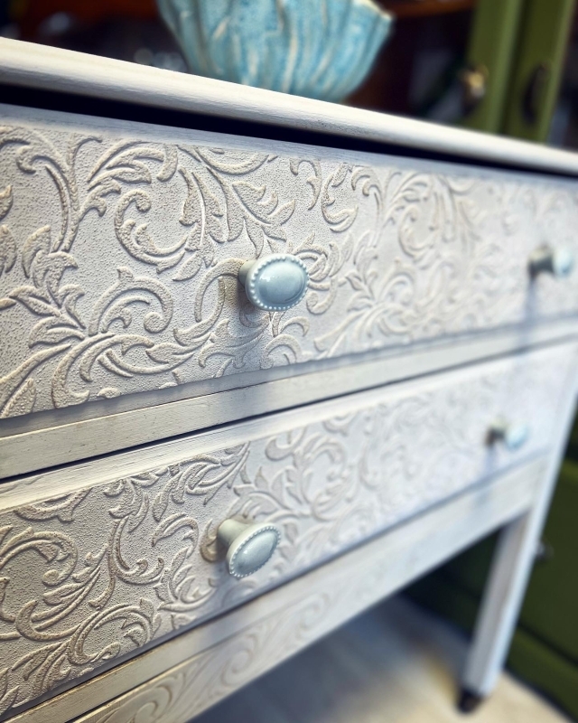 GREY CHEST OF DRAWERS