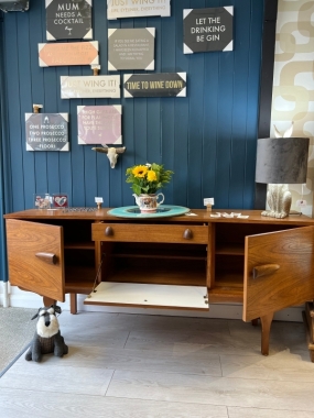 RETRO SIDEBOARD