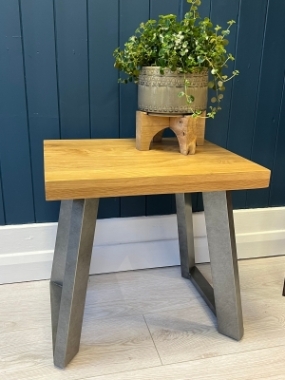 SOLID OAK URBAN END TABLE